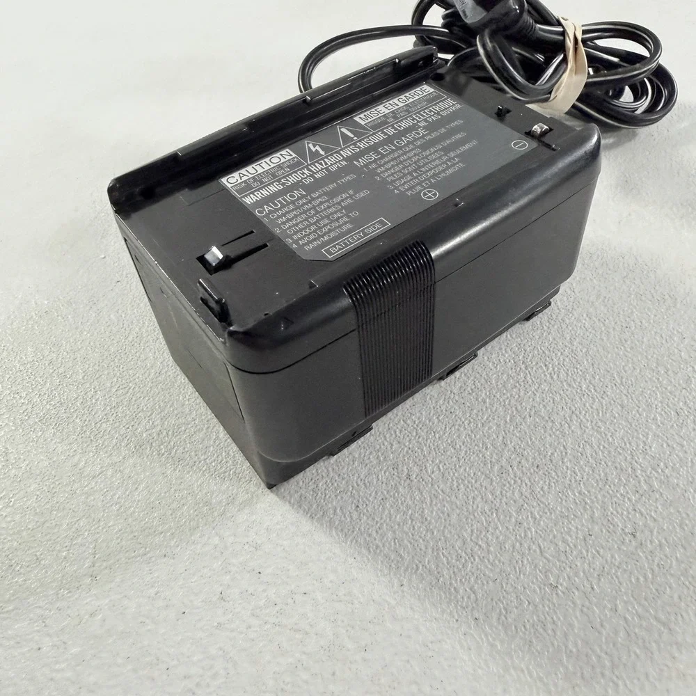 Hitachi VM-AC60A Camcorder Battery Charger Power Supply Adaptor TESTED WORKING